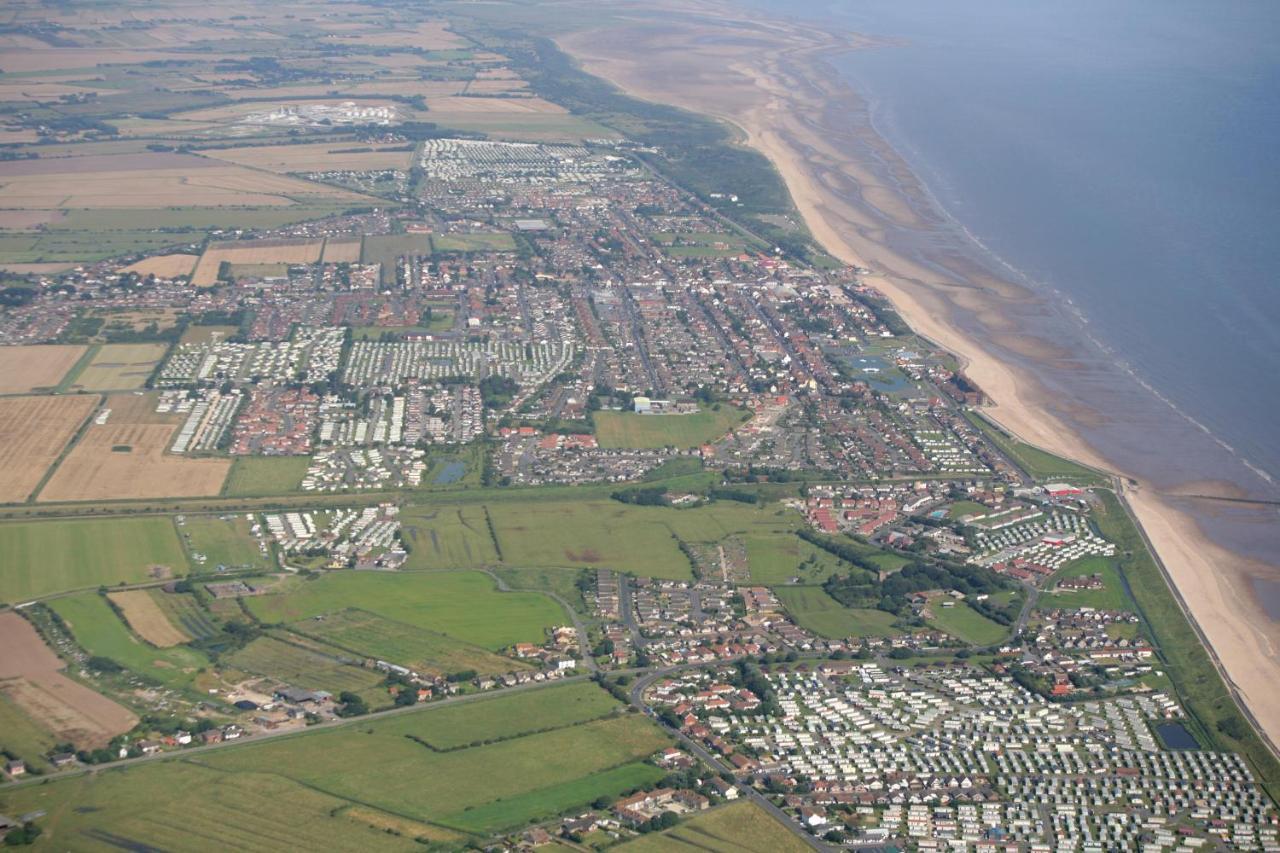 Chalet Lovely 4 Berth At Cedar Springs Park In Heacham, Norfolk Ref 92031cs Heacham