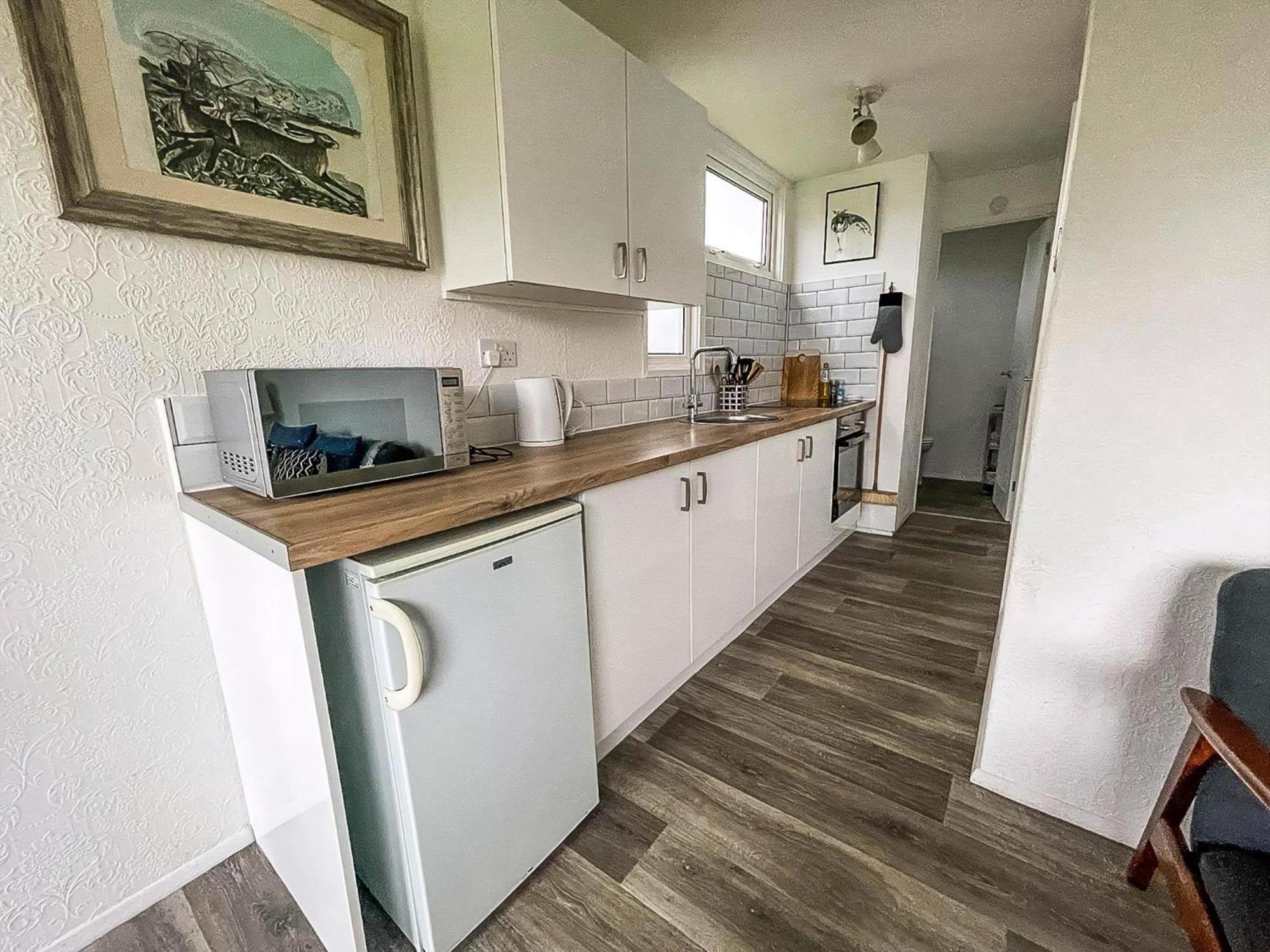 Chalet Lovely 4 Berth At Cedar Springs Park In Heacham, Norfolk Ref 92031cs