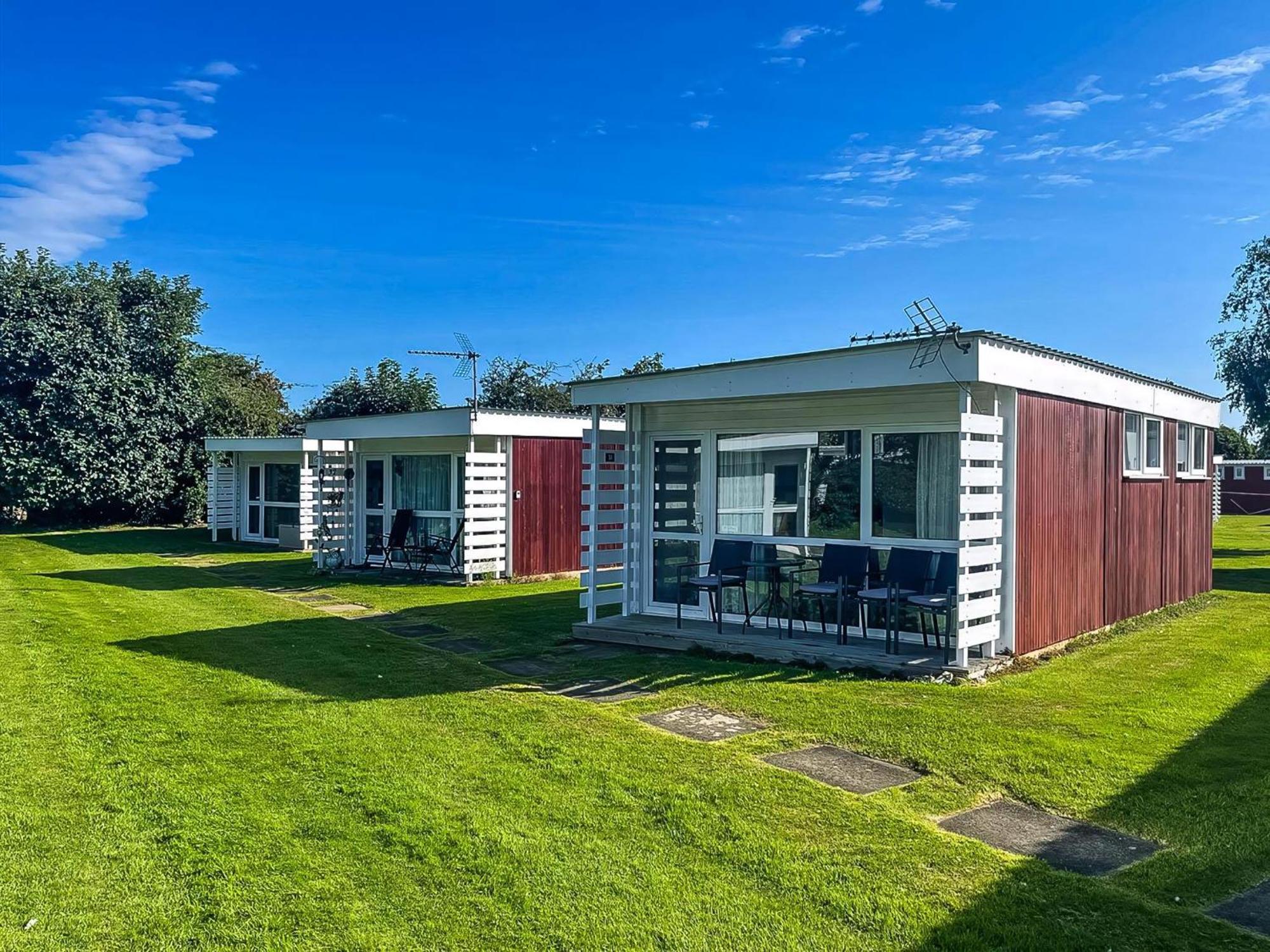 Chalet Lovely 4 Berth At Cedar Springs Park In Heacham, Norfolk Ref 92031cs Heacham