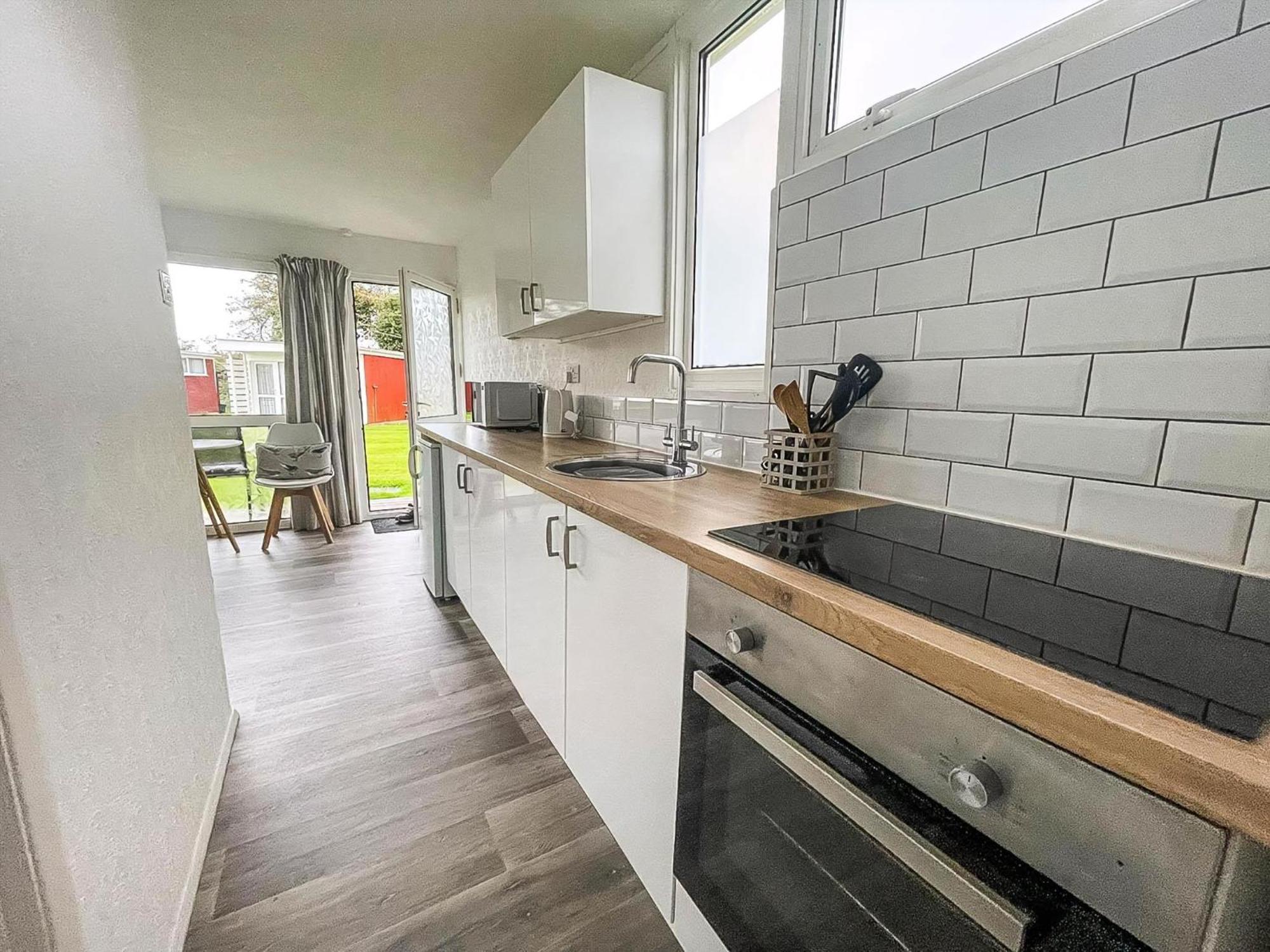Lovely 4 Berth At Cedar Springs Park In Heacham, Norfolk Ref 92031cs Heacham