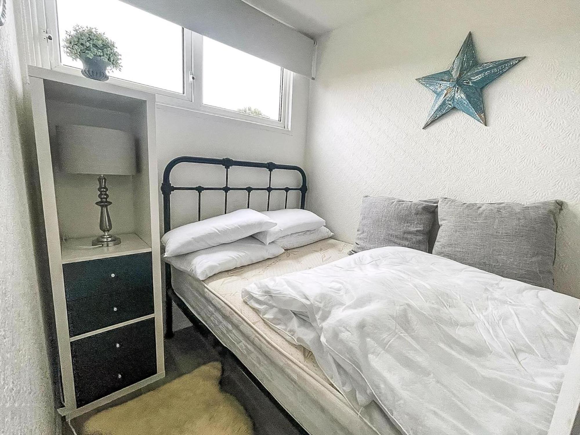 Chalet Lovely 4 Berth At Cedar Springs Park In Heacham, Norfolk Ref 92031cs