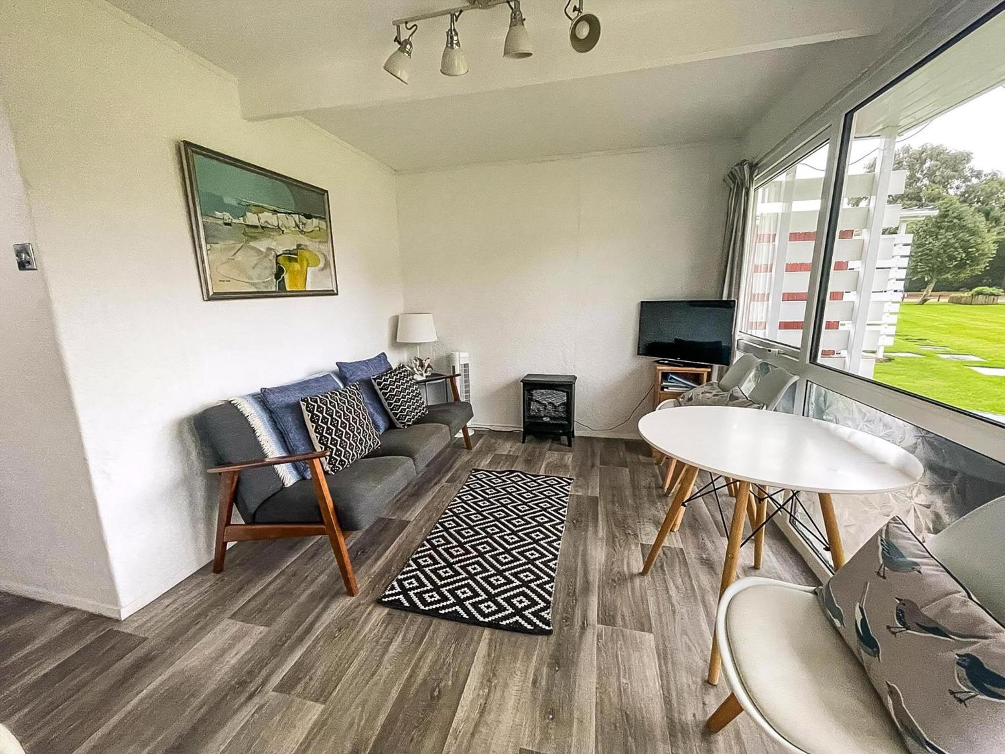 Lovely 4 Berth At Cedar Springs Park In Heacham, Norfolk Ref 92031cs Chalet *