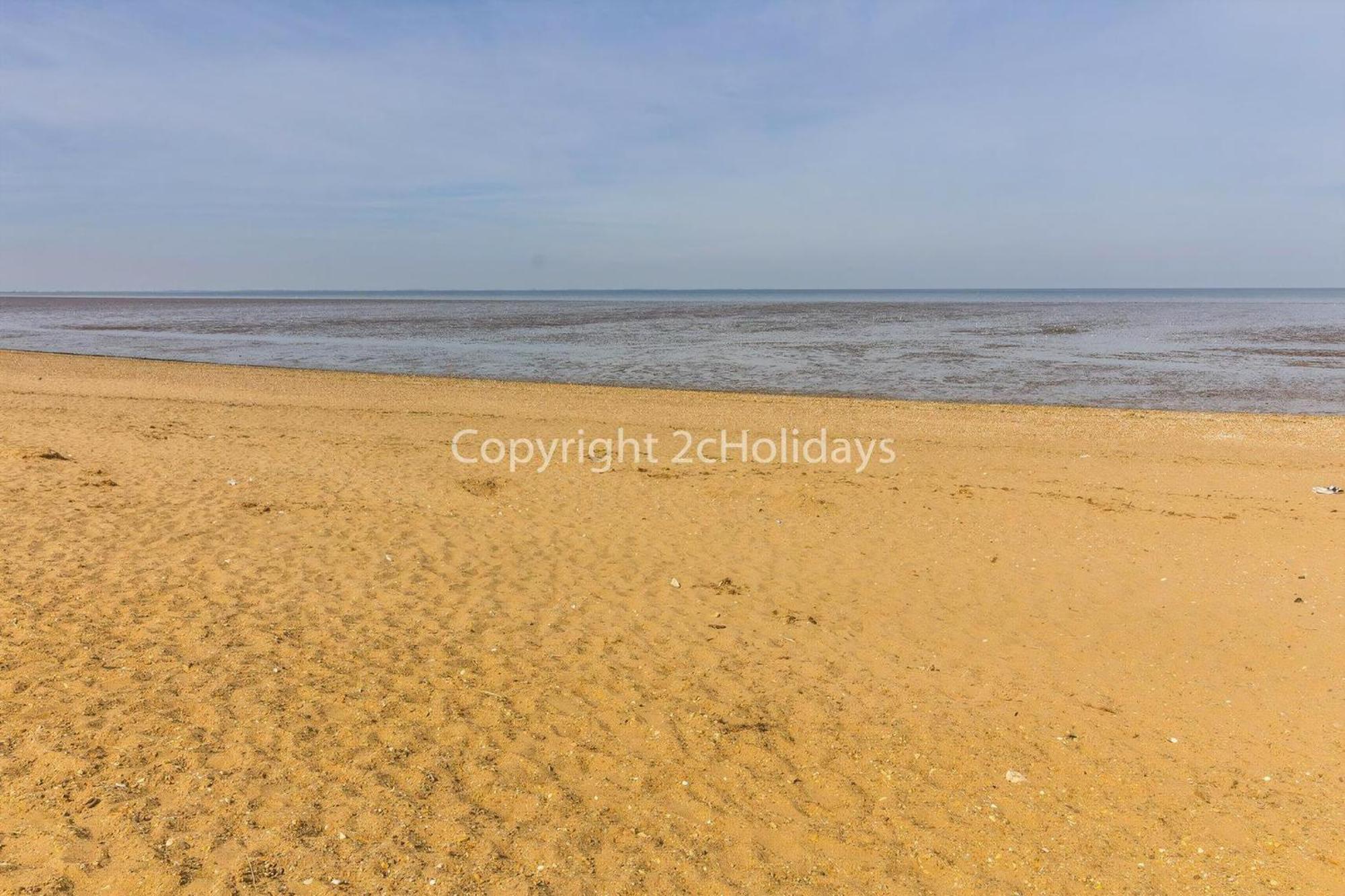Chalet Lovely 4 Berth At Cedar Springs Park In Heacham, Norfolk Ref 92031cs *