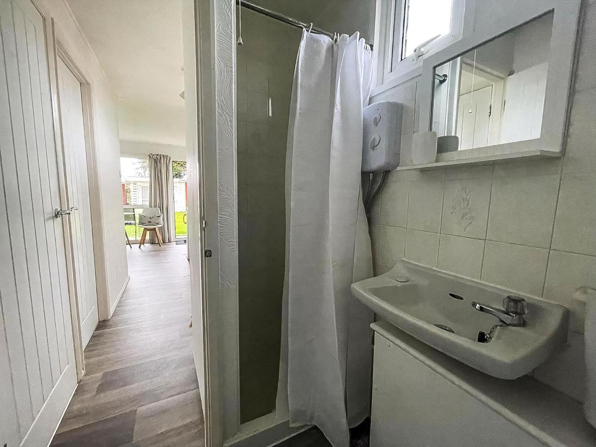 Lovely 4 Berth At Cedar Springs Park In Heacham, Norfolk Ref 92031cs Chalet Heacham